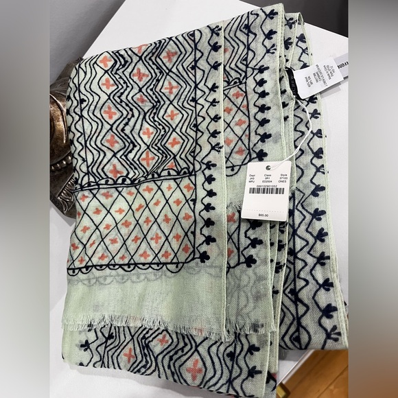 🆕J. Crew Geometric Print Scarf in Mint, Peach, and Navy - Picture 2 of 5